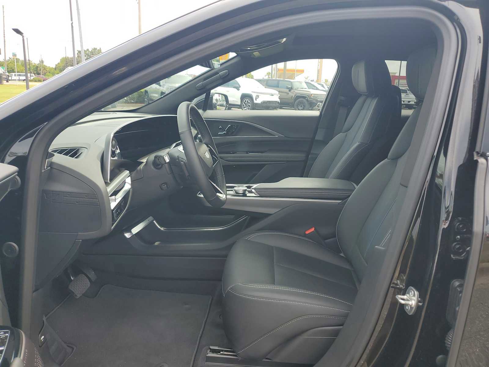 New 2025 Cadillac Lyriq Luxury image 14