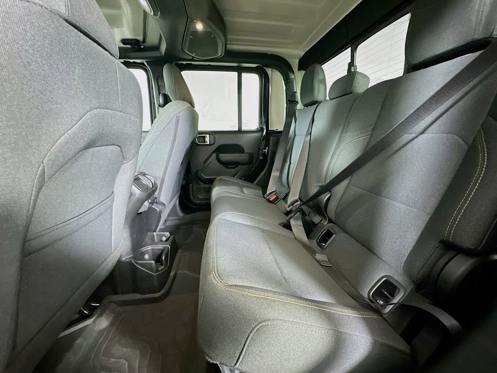 Used 2024 Jeep Gladiator Sport image 14