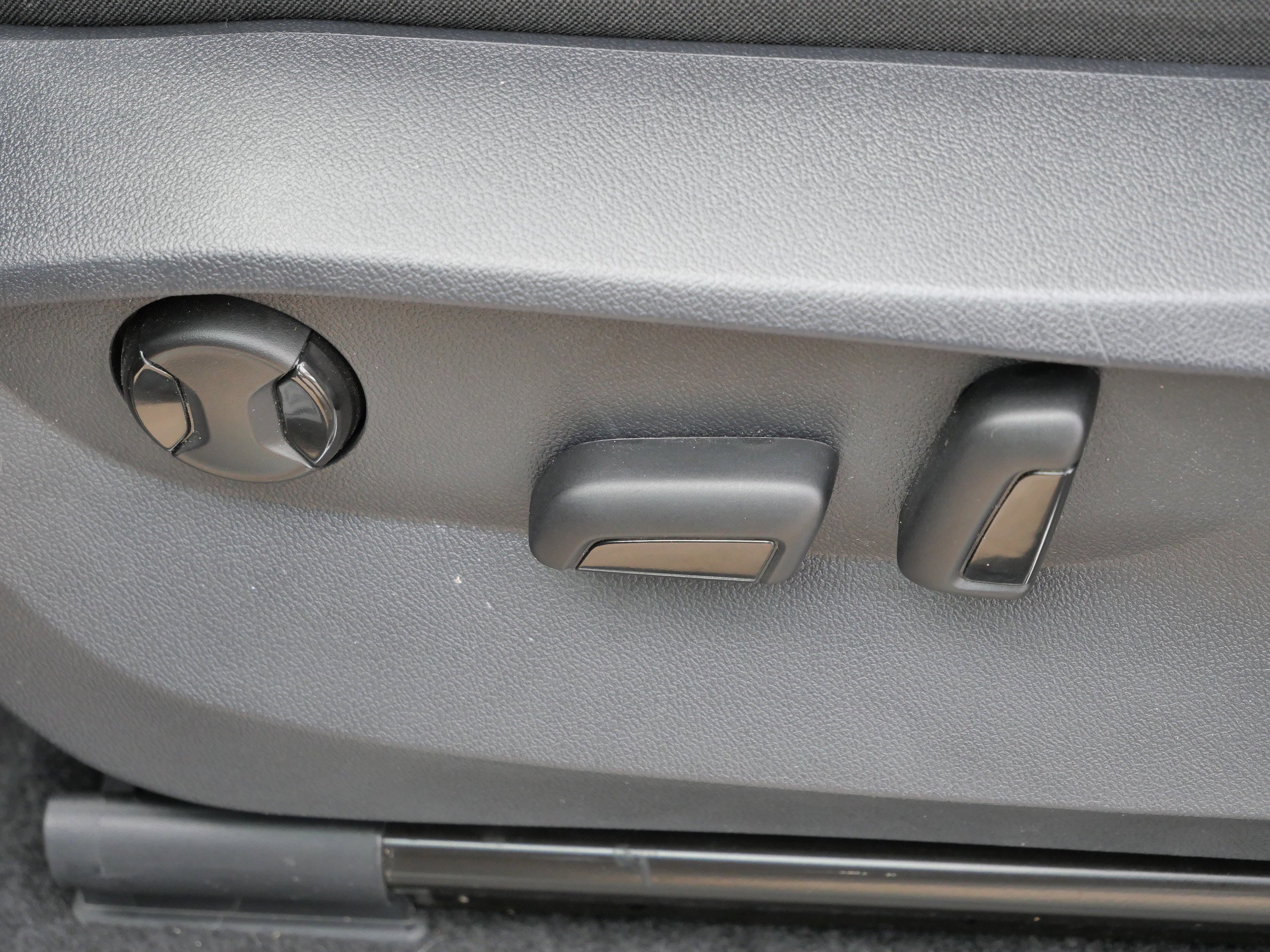 Certified 2024 Volkswagen Tiguan SE R-Line image 21