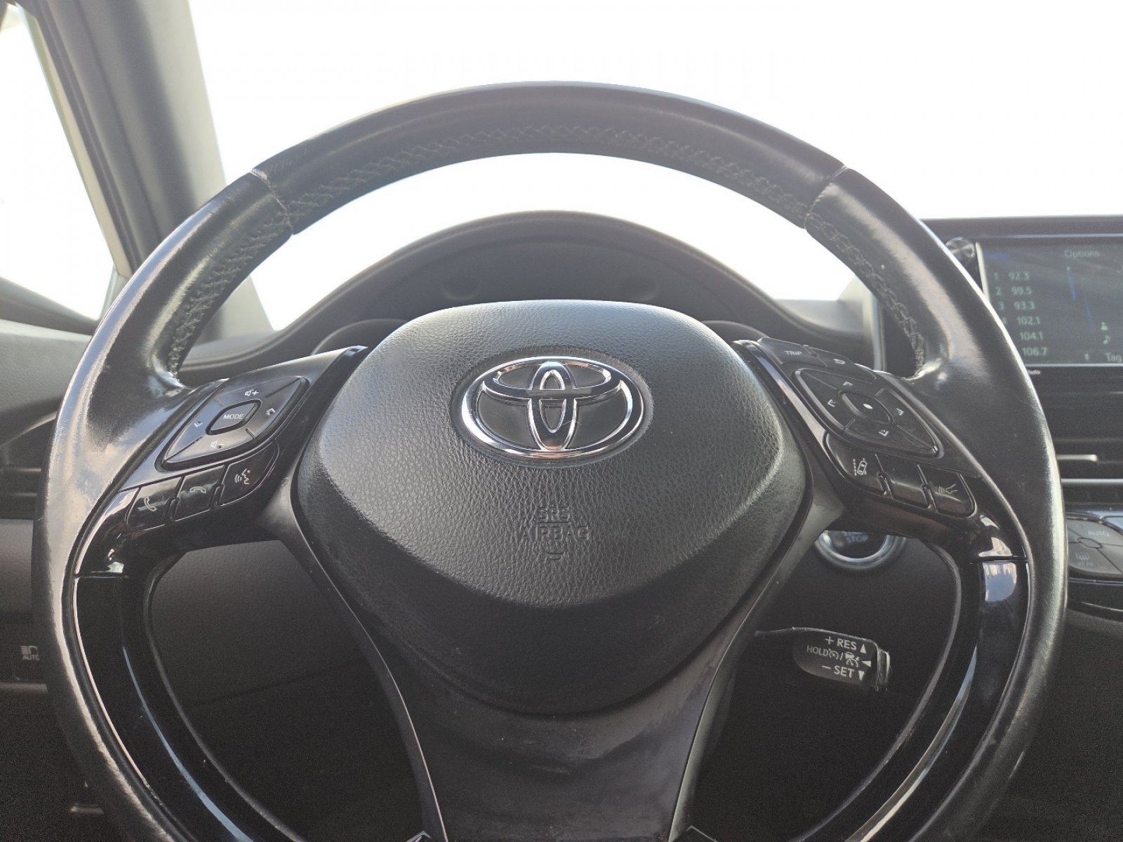 Used 2018 Toyota C-HR XLE FWD image 25