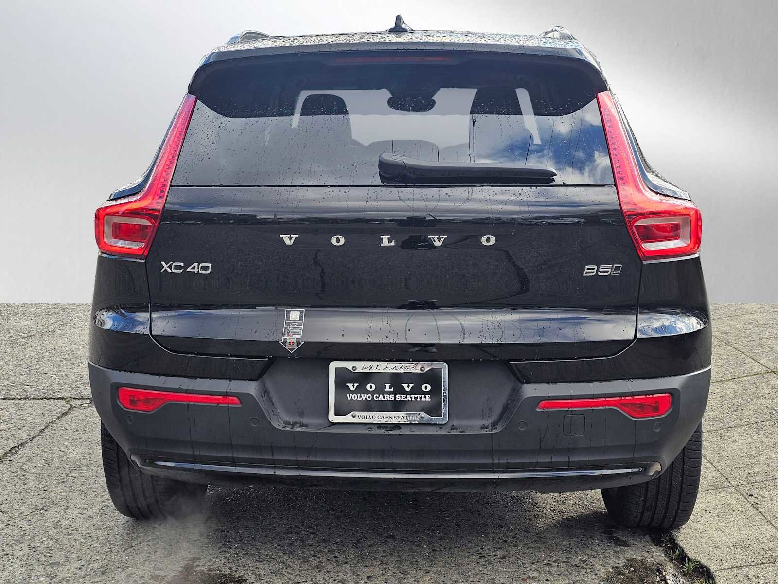 Used 2025 Volvo XC40 B5 Plus w/ Protection Package Premier image 4