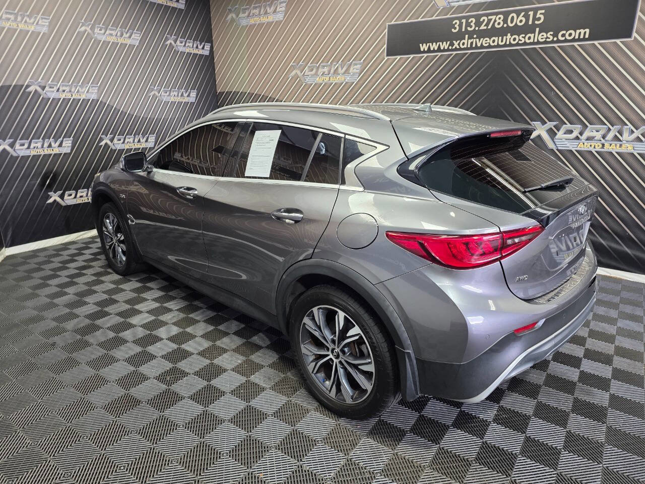 Used 2017 INFINITI QX30 Premium w/ Navigation Package image 9