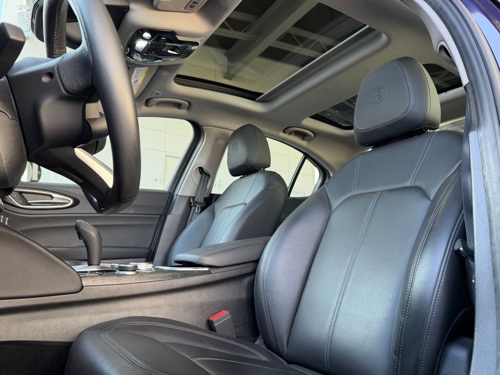 Used 2020 Alfa Romeo Giulia AWD w/ Quick Order Package 22J Sport image 9