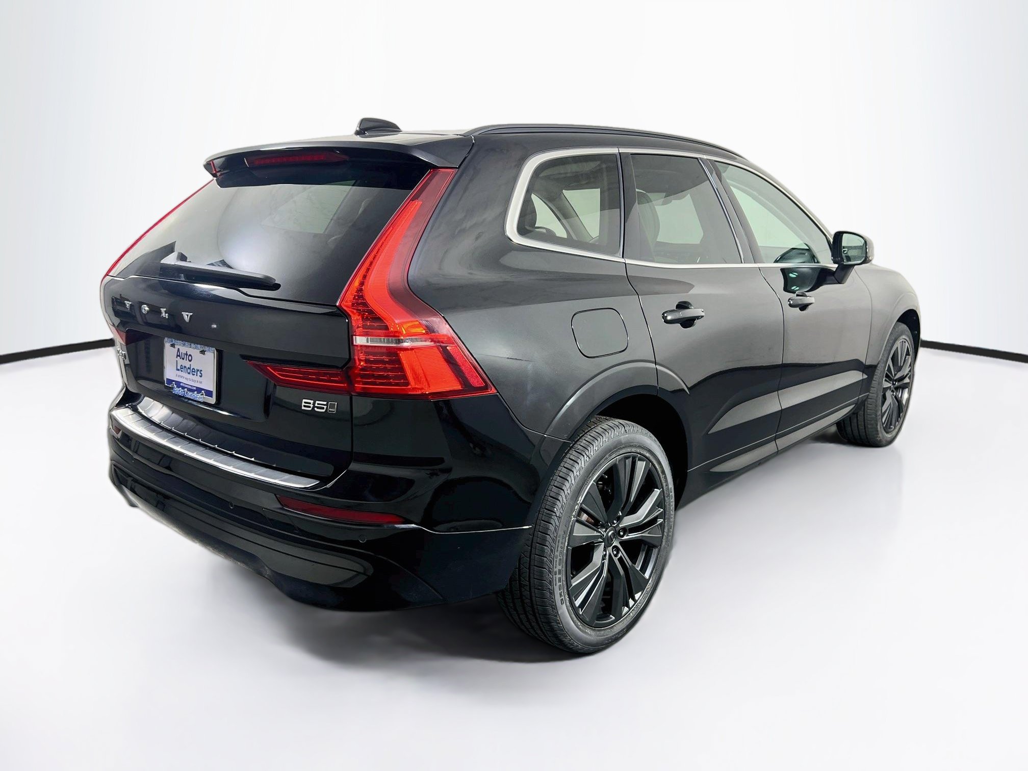 Used 2022 Volvo XC60 B5 Momentum w/ Climate Package AWD/4WD image 5