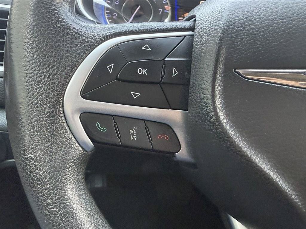 Used 2016 Chrysler 200 Limited FWD image 18