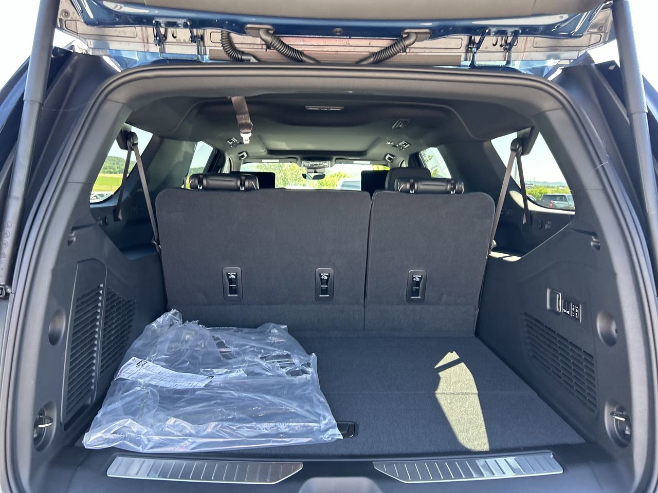 New 2026 Chevrolet Suburban Premier AWD/4WD image 19