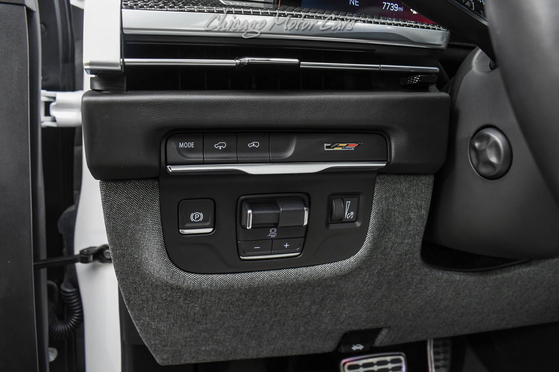 Used 2025 Cadillac Escalade V image 11