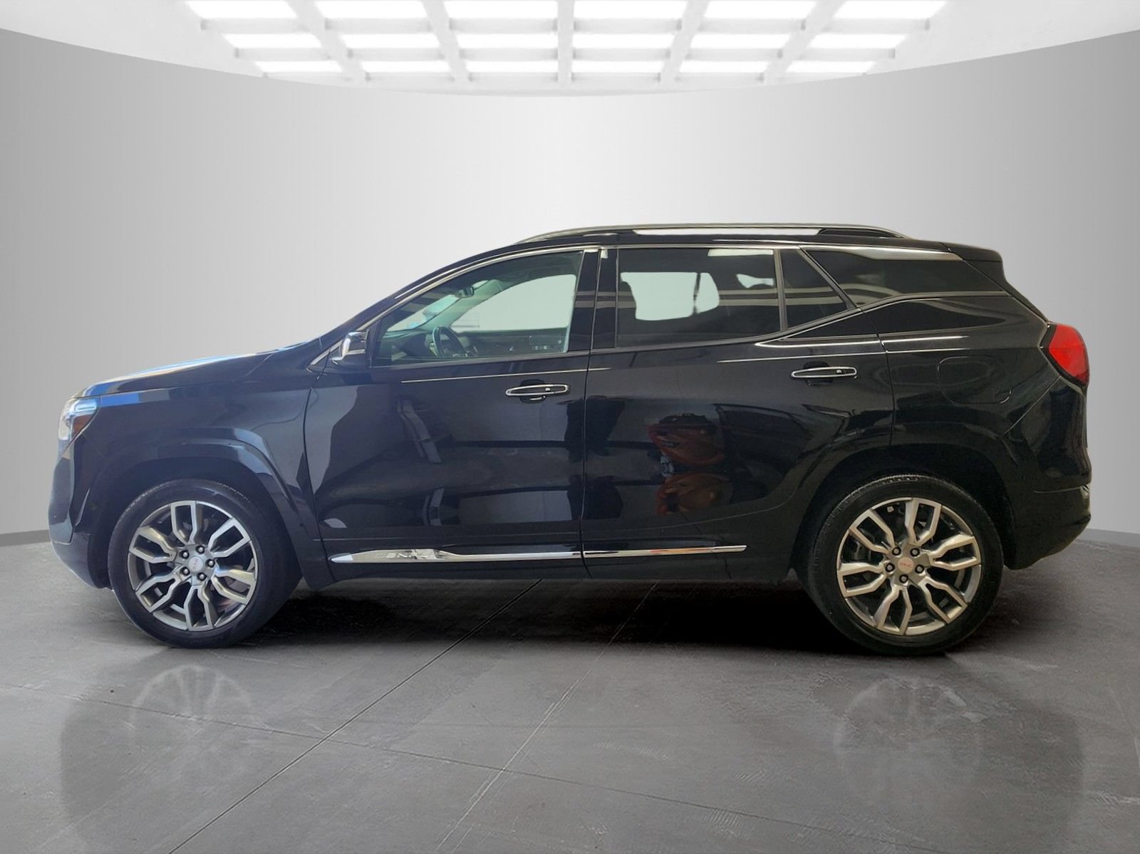 Used 2023 GMC Terrain Denali w/ LPO, Cargo Package AWD/4WD image 4