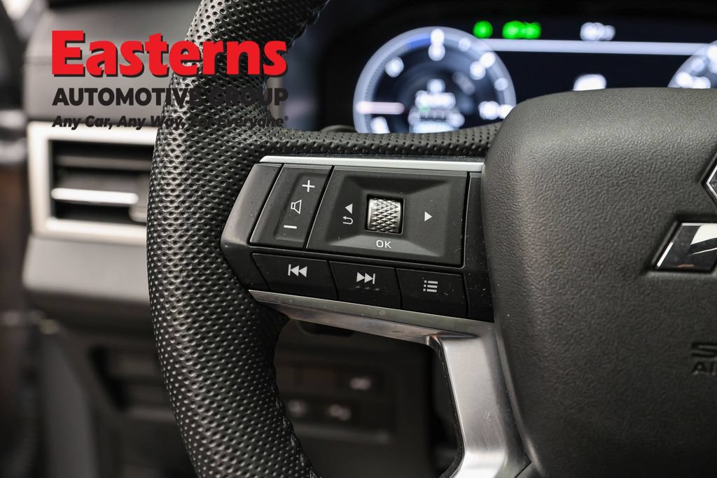 Used 2023 Mitsubishi Outlander SE AWD/4WD image 15
