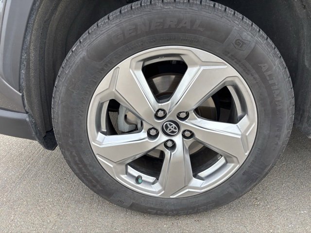 Used 2021 Toyota RAV4 Limited image 9