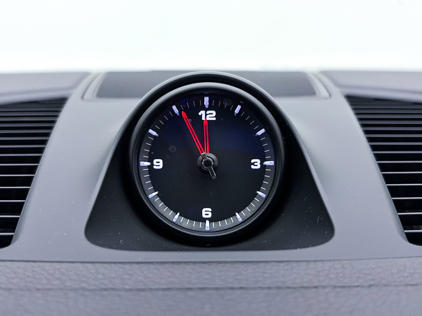 Used 2023 Porsche Cayenne image 4