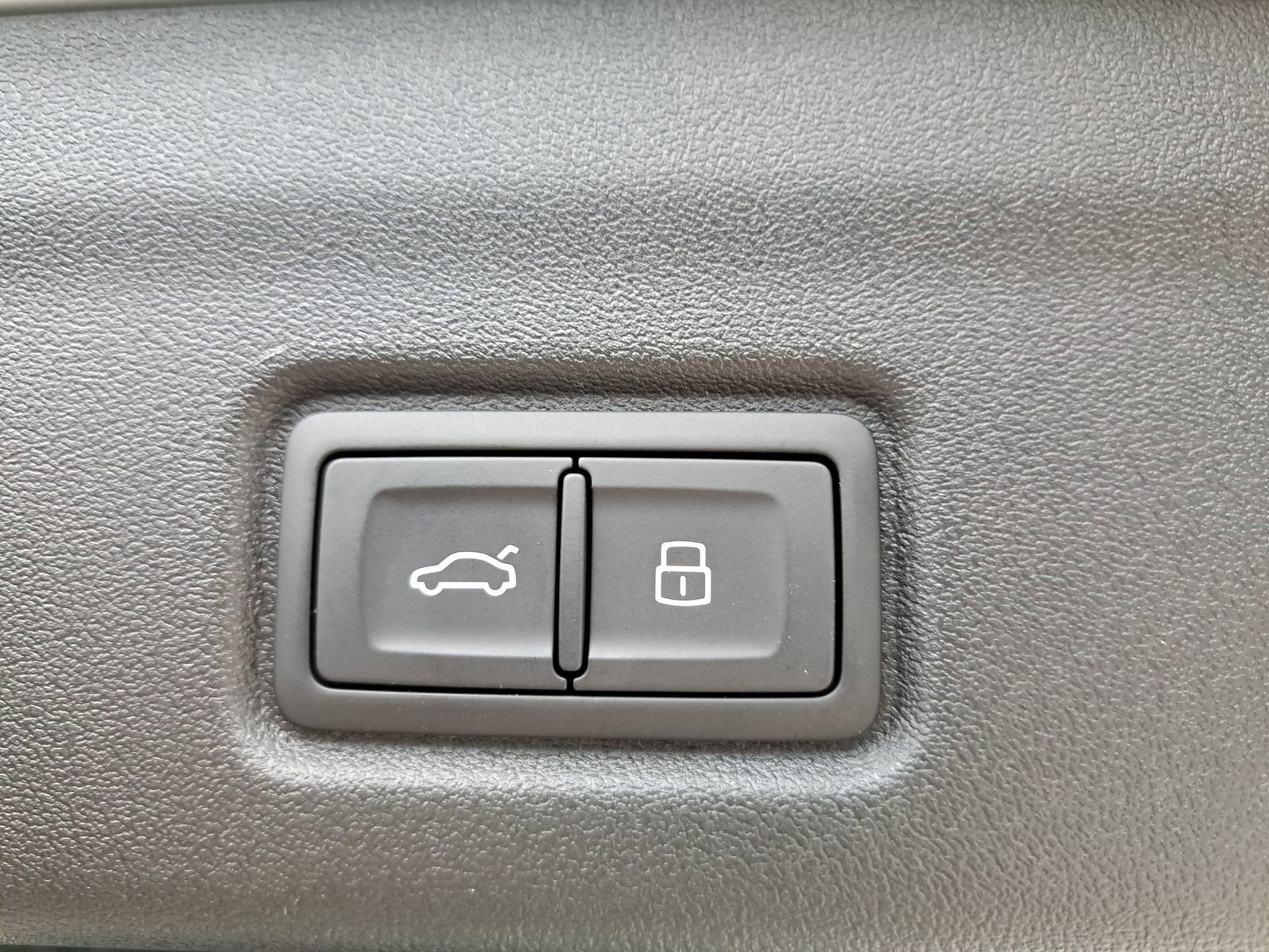 New 2025 Audi Q6 e-tron Premium Plus AWD/4WD image 13