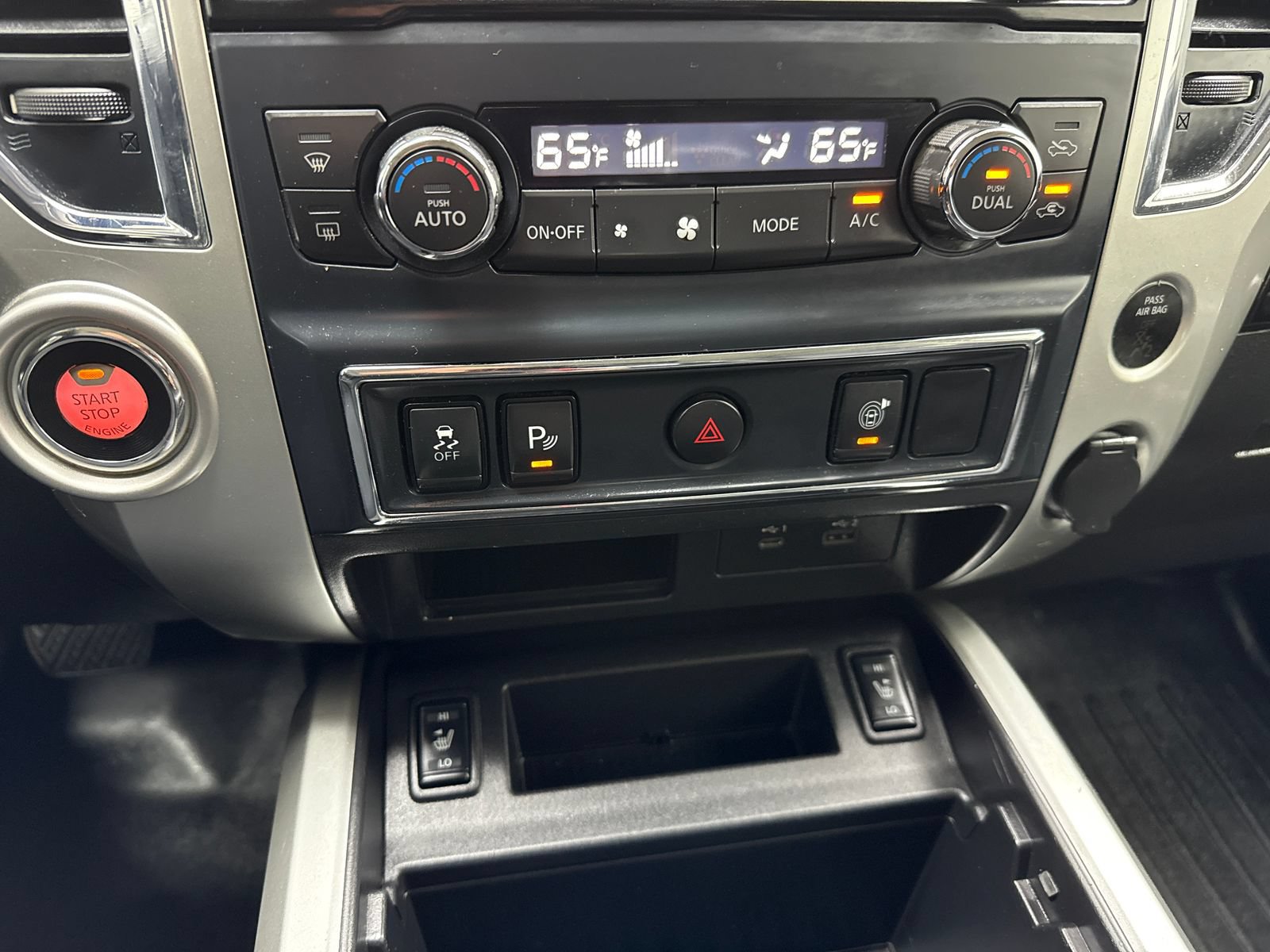Used 2021 Nissan Titan SV w/ SV Convenience Package RWD image 29