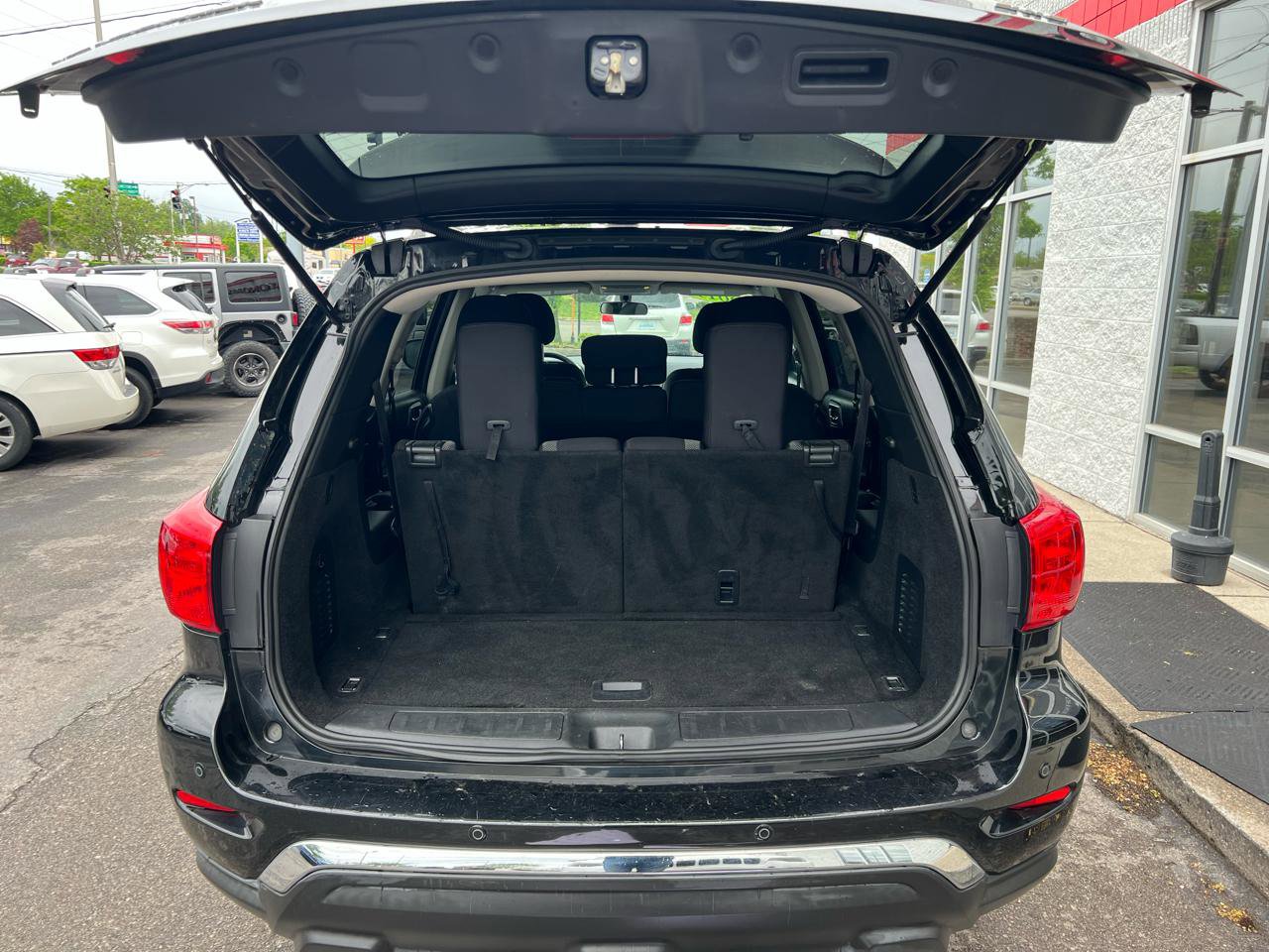 Used 2019 Nissan Pathfinder S image 16