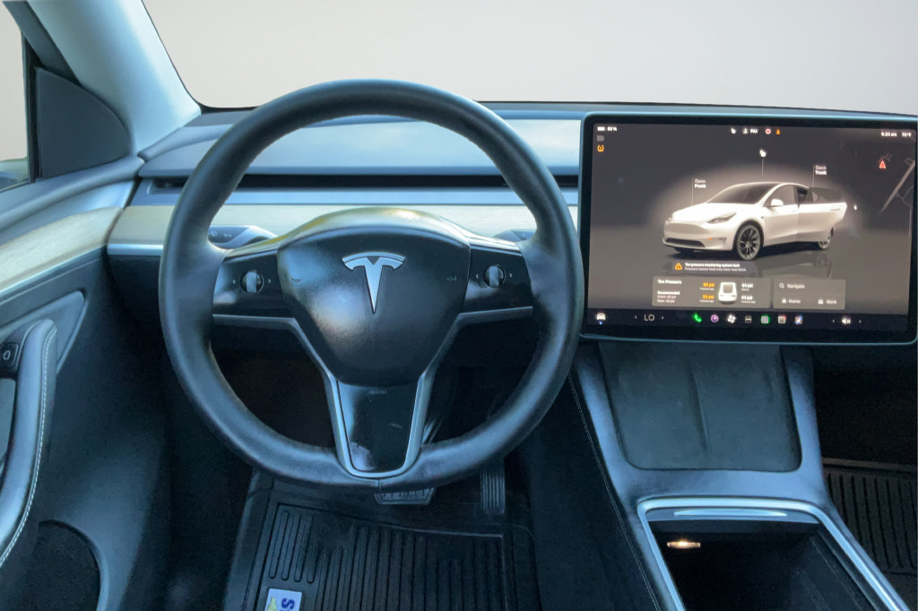 Used 2024 Tesla Model Y 2WD image 11