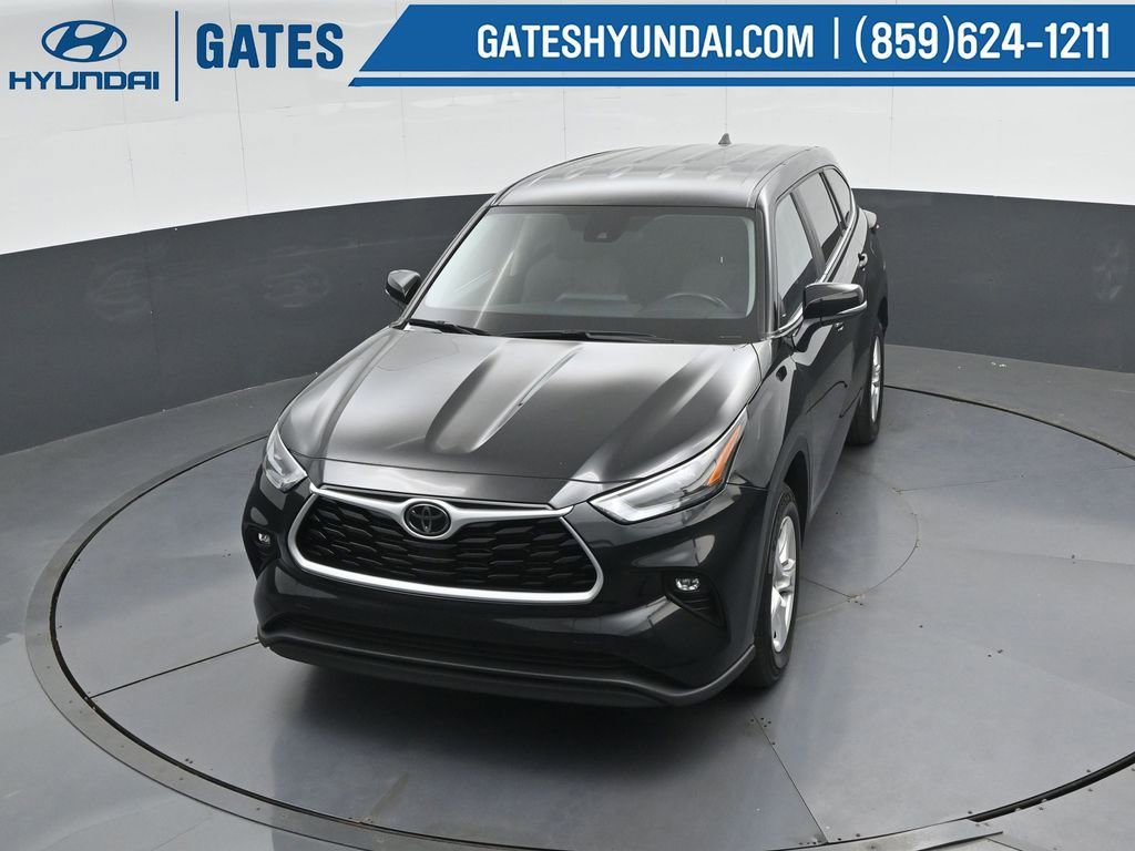 Used 2025 Toyota Highlander LE FWD image 53