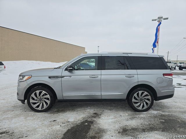 Used 2023 Lincoln Navigator Reserve AWD/4WD image 7