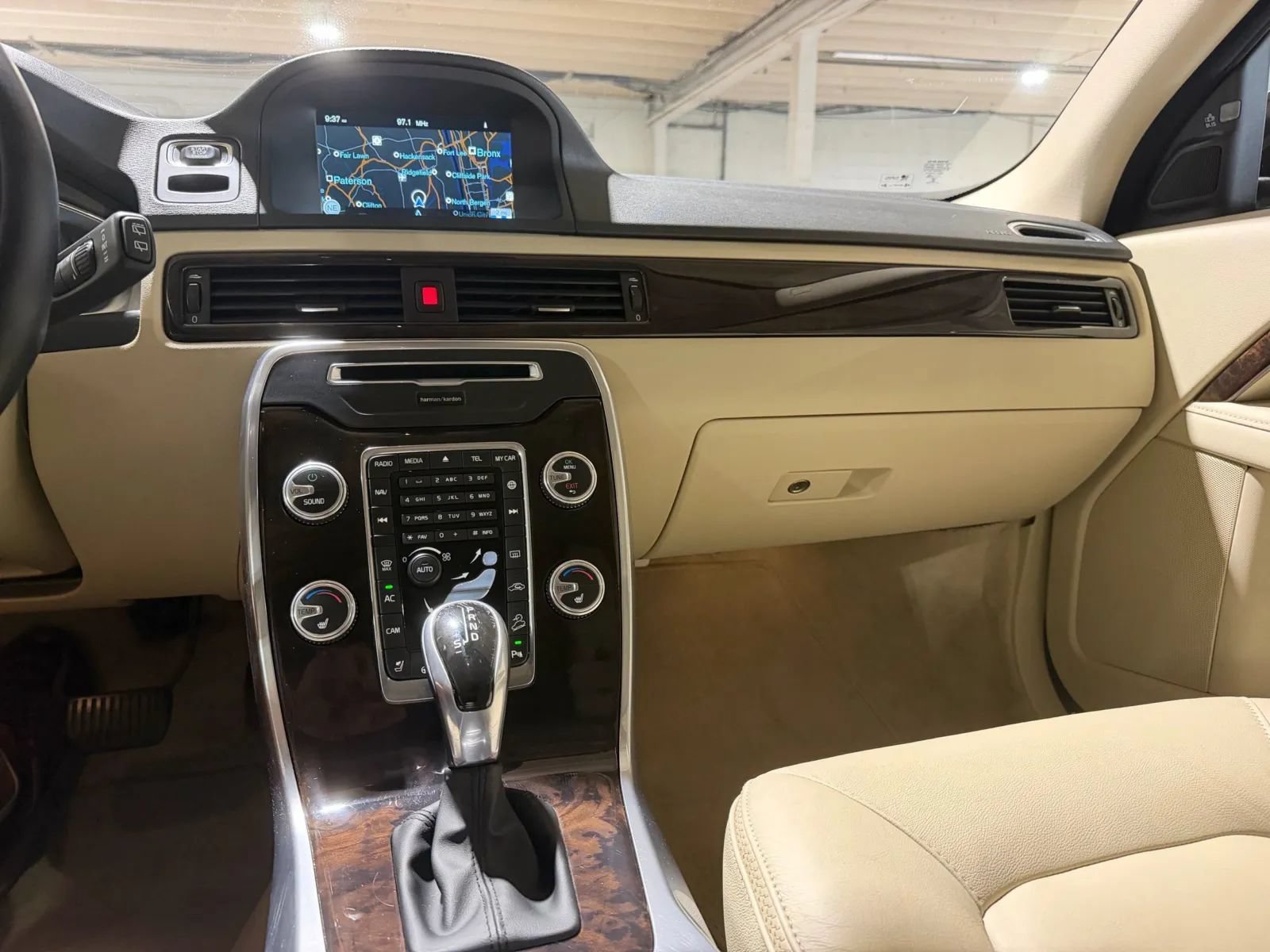 Used 2016 Volvo XC70 T5 Platinum w/ Climate Package AWD/4WD image 16