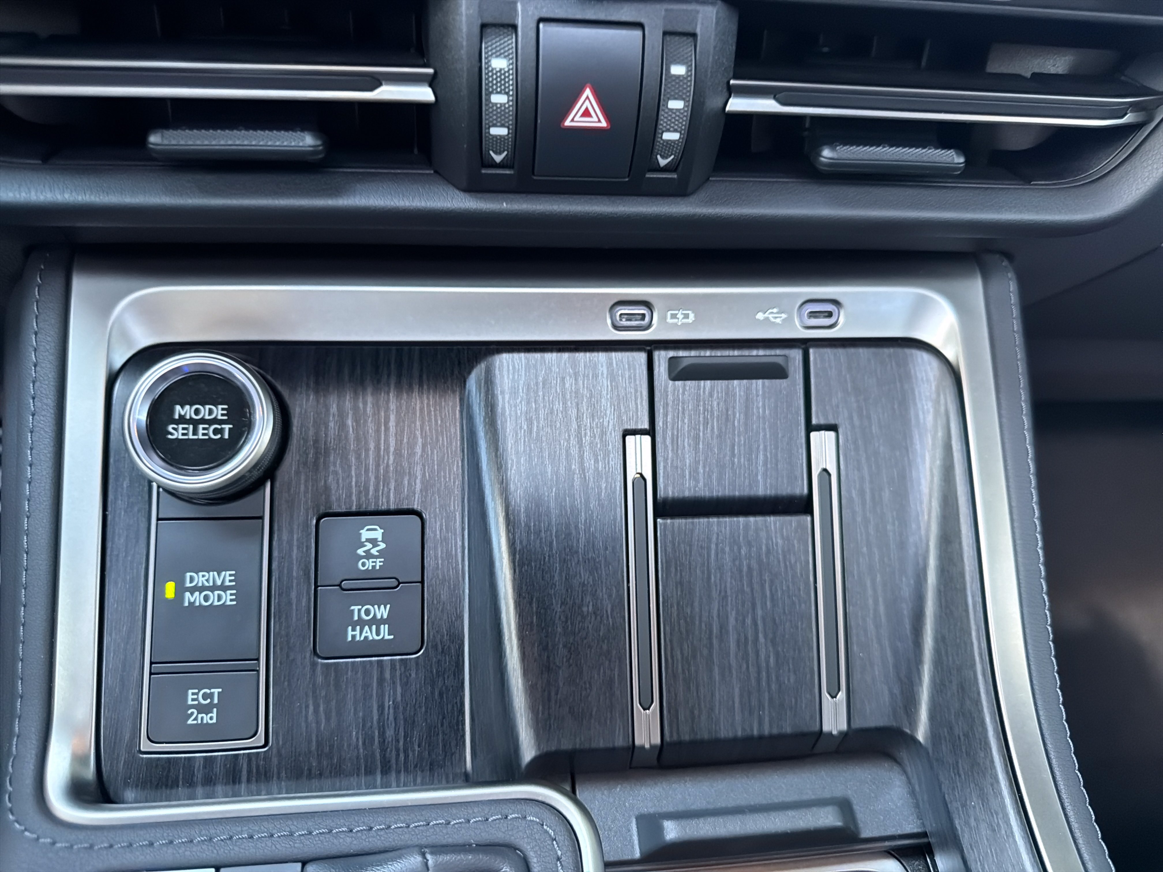 Used 2024 Lexus GX 550 w/ Accessory Package (31) AWD/4WD image 24
