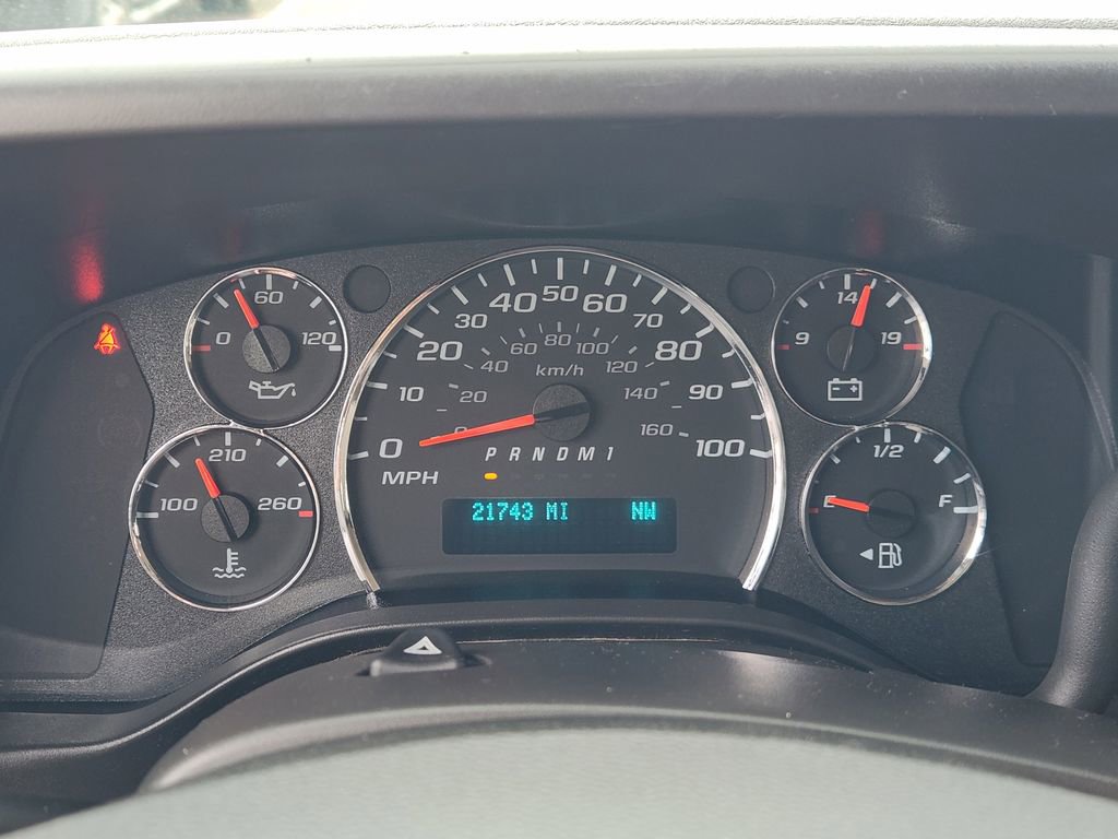 Used 2025 Chevrolet Express 2500 LT w/ LT Preferred Equipment Group RWD image 15