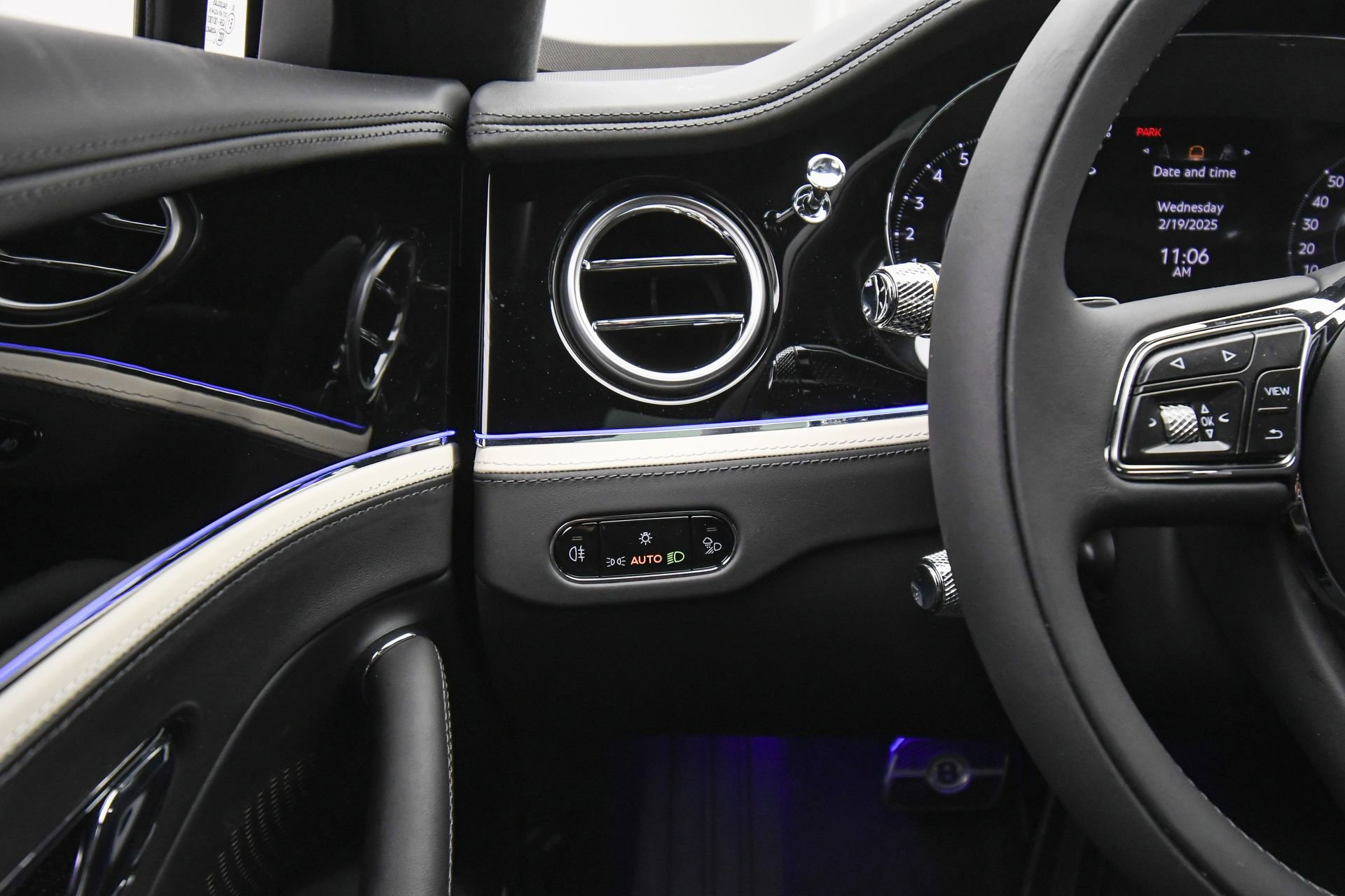 New 2025 Bentley Flying Spur Plug-In Hybrid image 33