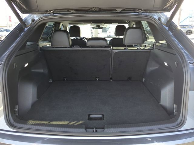 Certified 2024 Volkswagen Atlas Cross Sport SE image 9