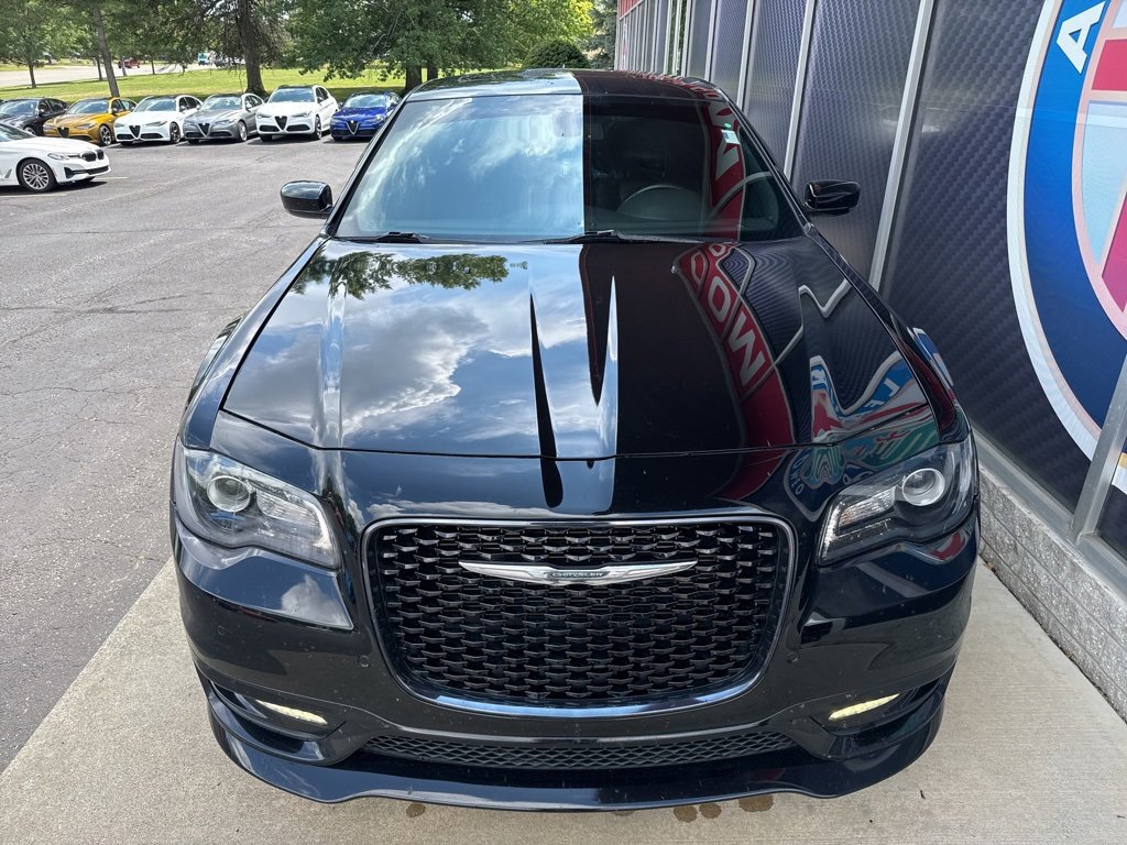 Used 2018 Chrysler 300 S w/ 300S Premium Group image 8