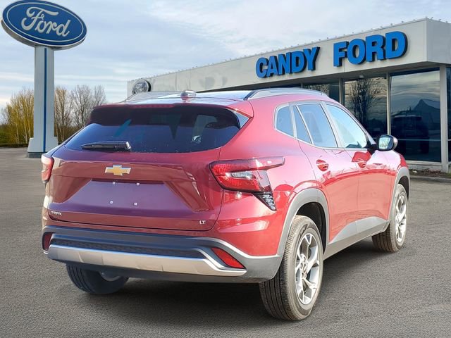 Used 2025 Chevrolet Trax LT w/ LT Convenience Package image 4