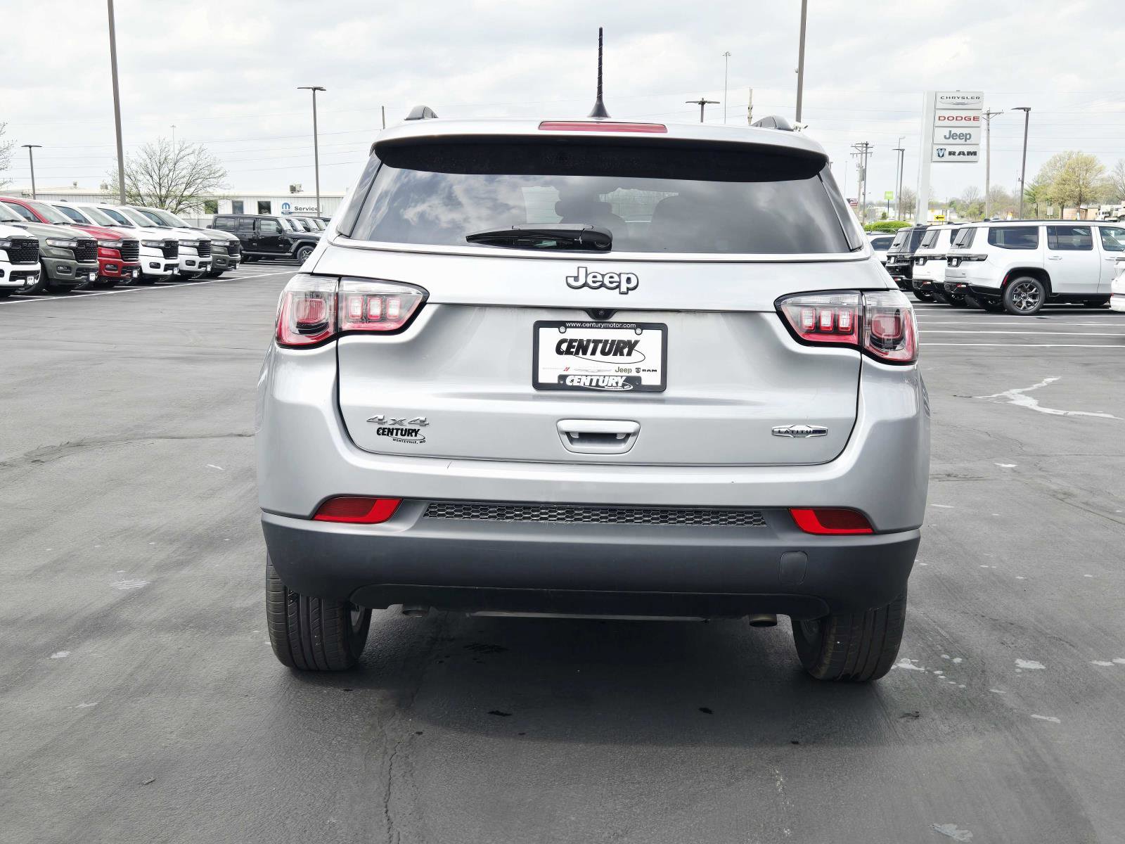 Used 2023 Jeep Compass Latitude image 5