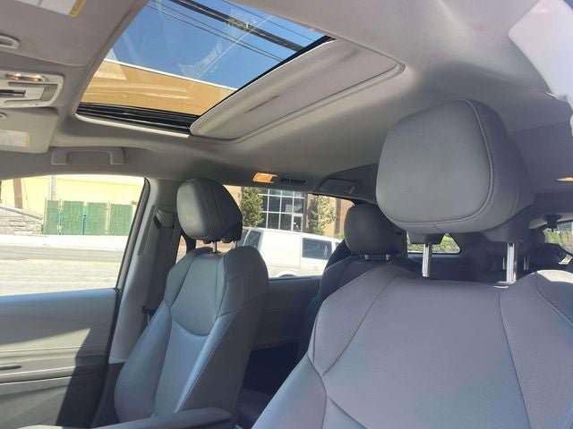 Used 2023 Toyota Sienna XLE FWD image 20