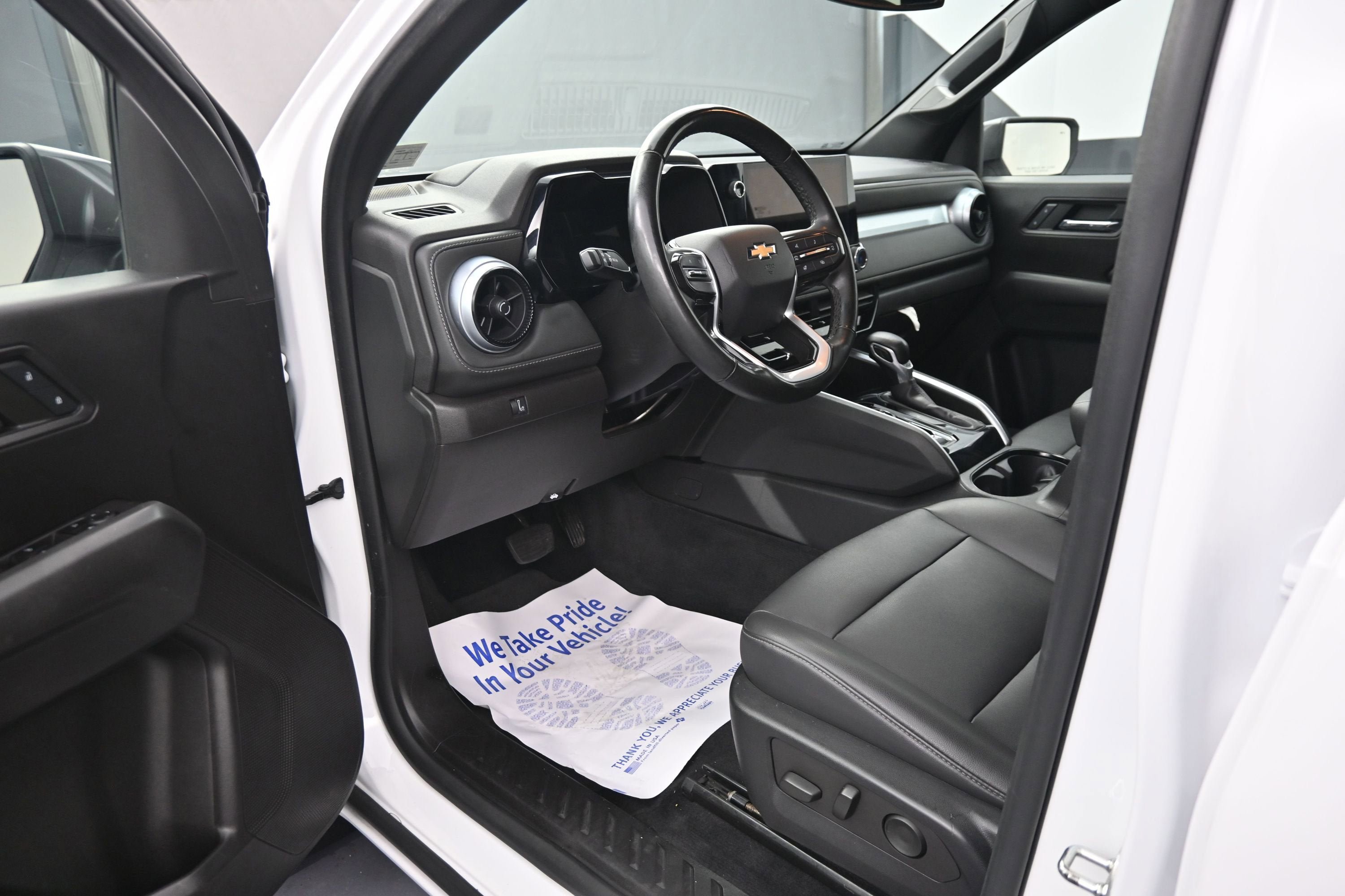 Used 2023 Chevrolet Colorado LT w/ LT Convenience Package III AWD/4WD image 9
