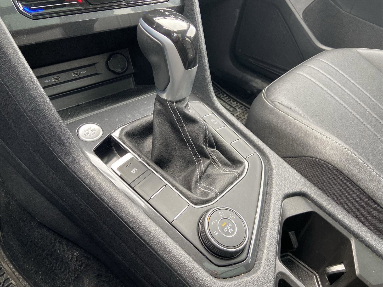 Used 2023 Volkswagen Tiguan SE image 33