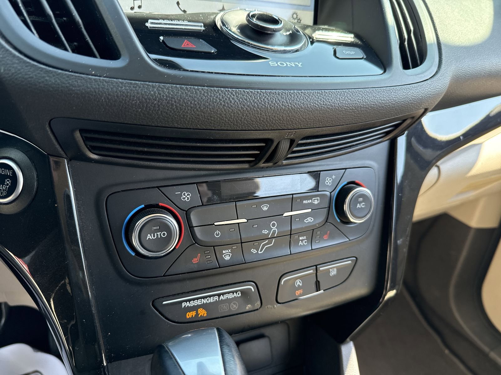 Used 2017 Ford Escape Titanium image 23