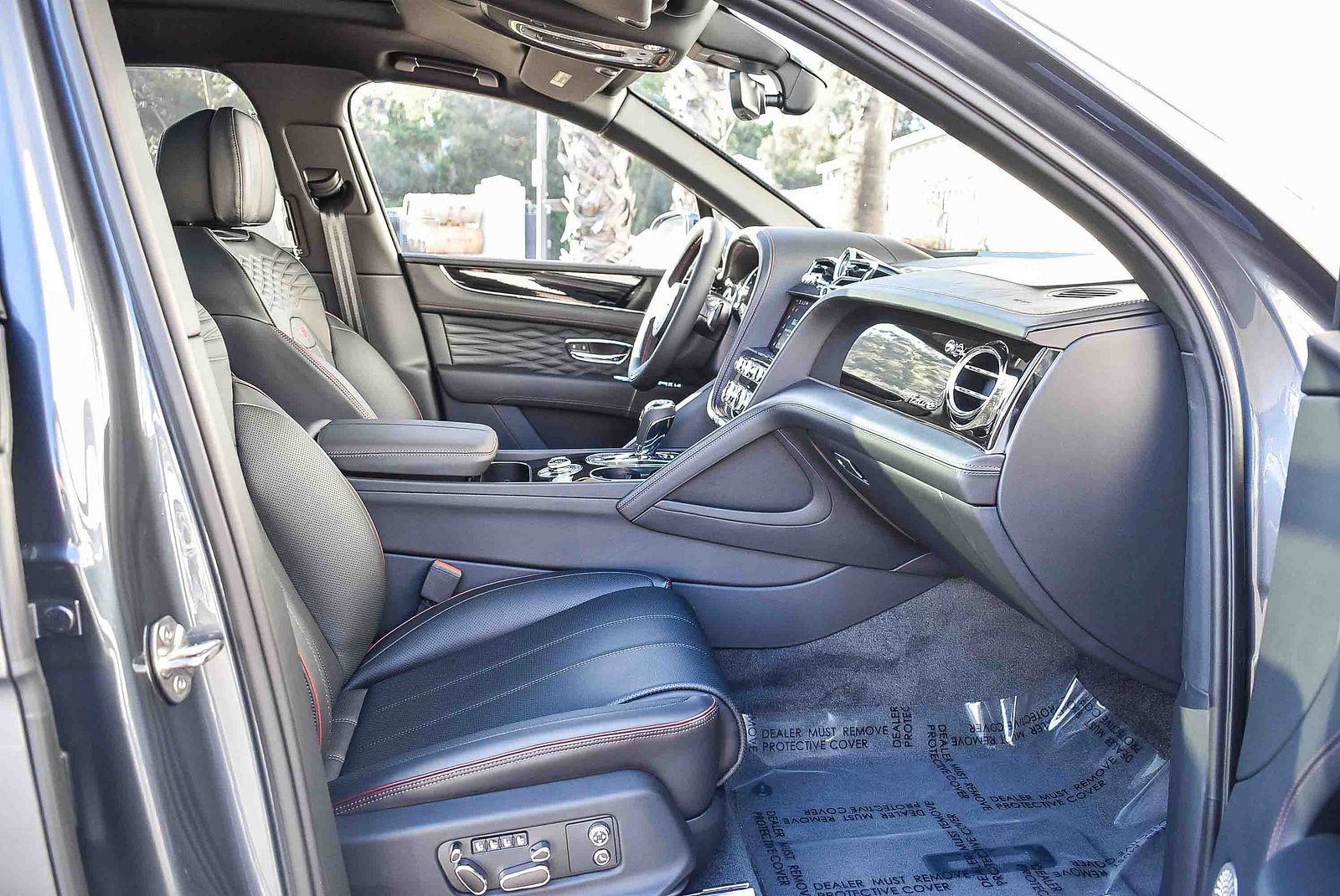 Used 2025 Bentley Bentayga Extended Wheelbase image 14