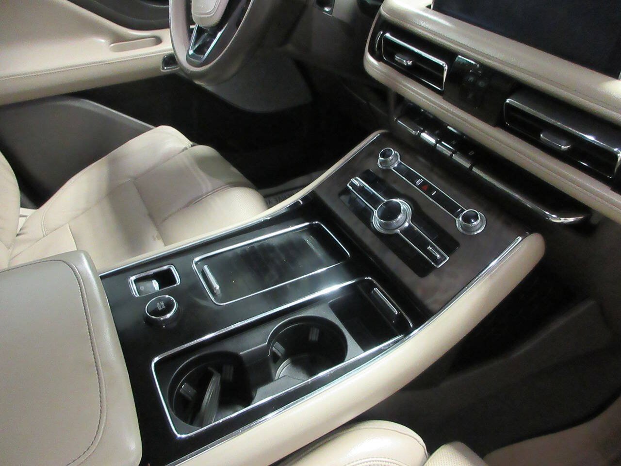 Used 2020 Lincoln Aviator Reserve w/ Equipment Group 202A AWD/4WD image 24