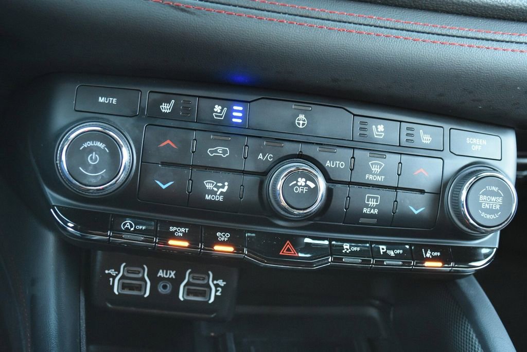 Used 2025 Dodge Durango GT image 23