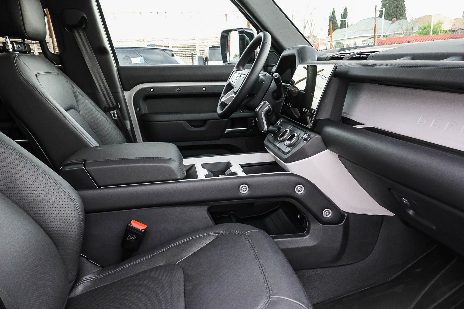 New 2026 Land Rover Defender 130 X-Dynamic SE image 17