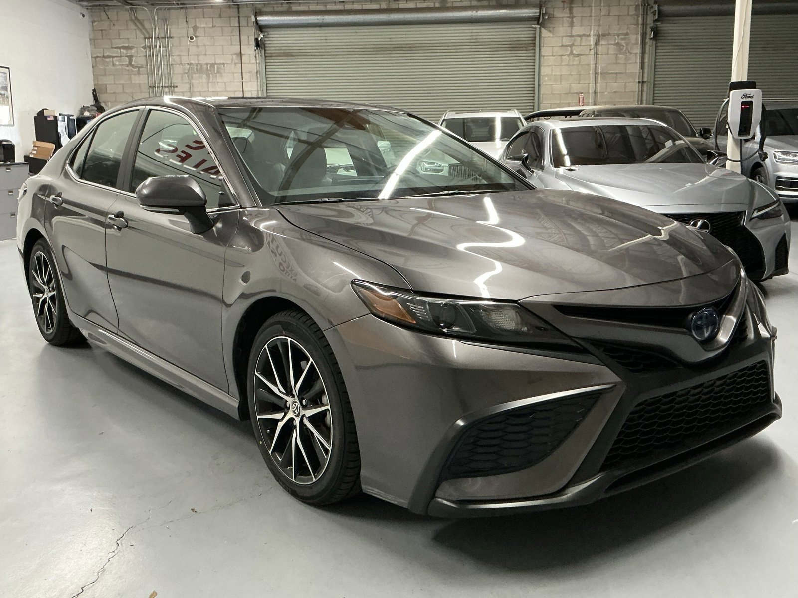 Used 2023 Toyota Camry SE image 5