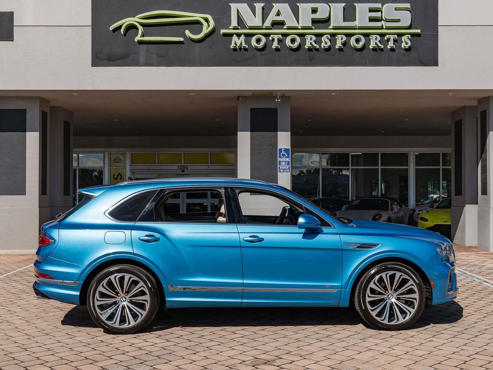 Used 2022 Bentley Bentayga AWD/4WD image 41