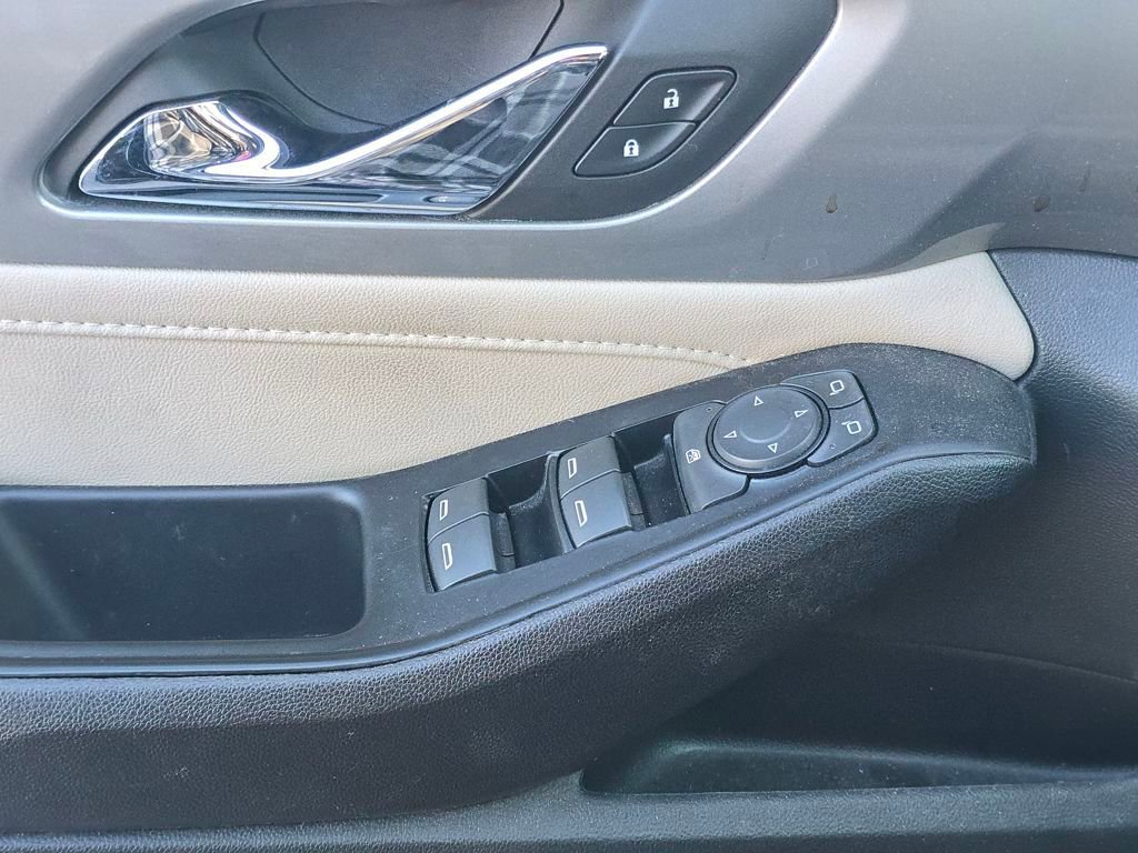 Used 2023 Chevrolet Traverse LS image 26