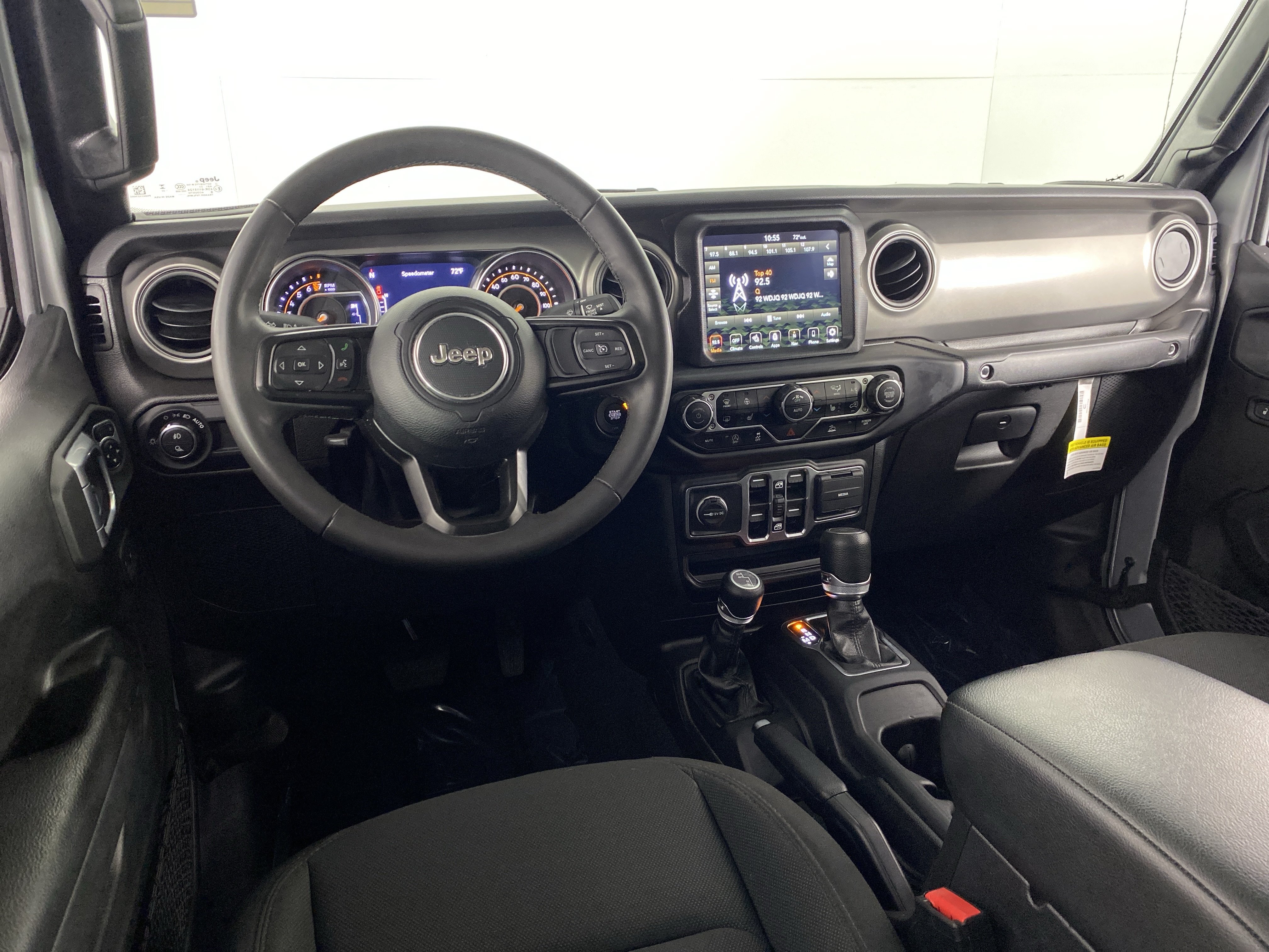 Used 2023 Jeep Gladiator Sport AWD/4WD image 19