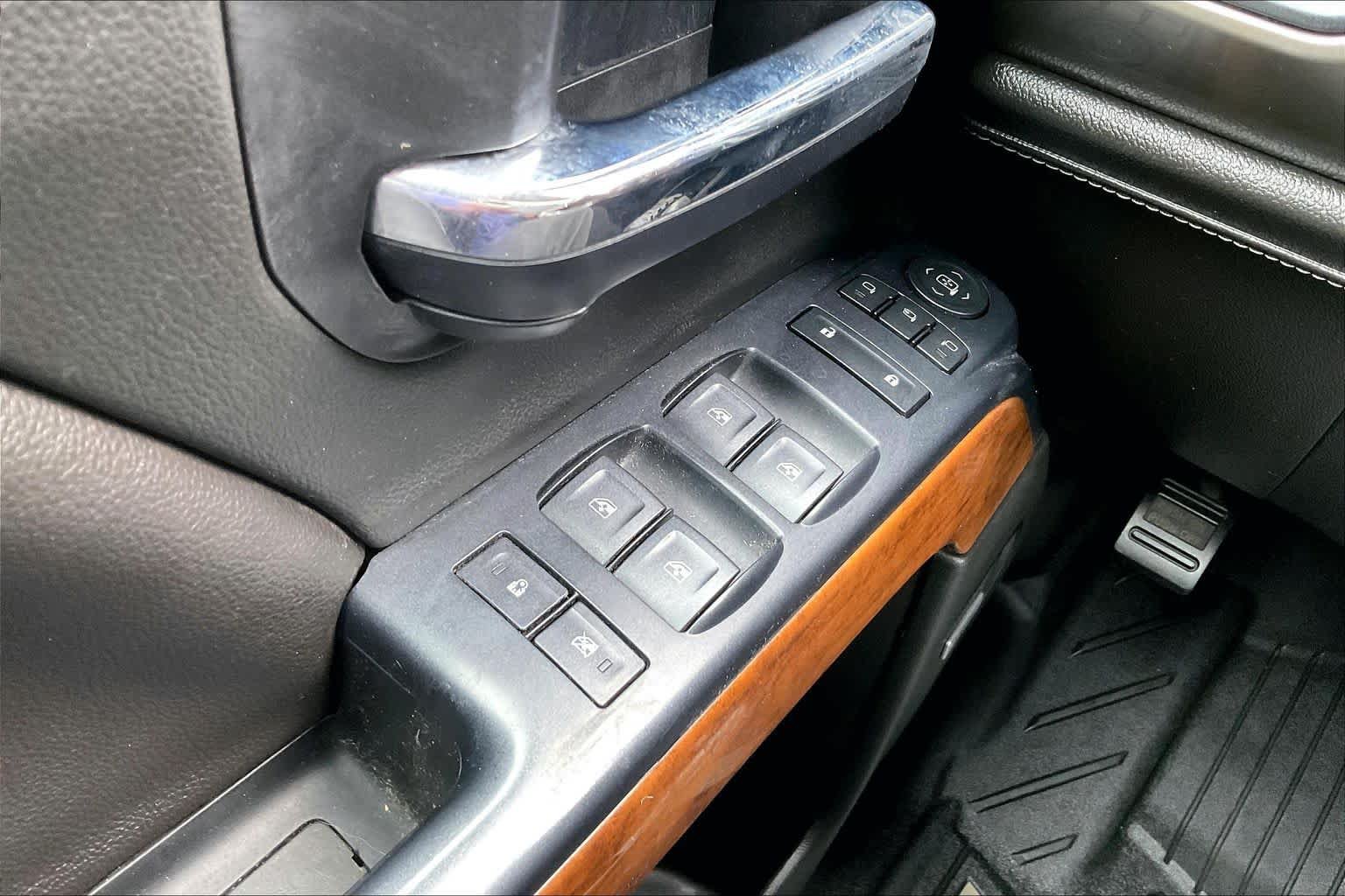 Used 2018 Chevrolet Silverado 1500 High Country AWD/4WD image 36