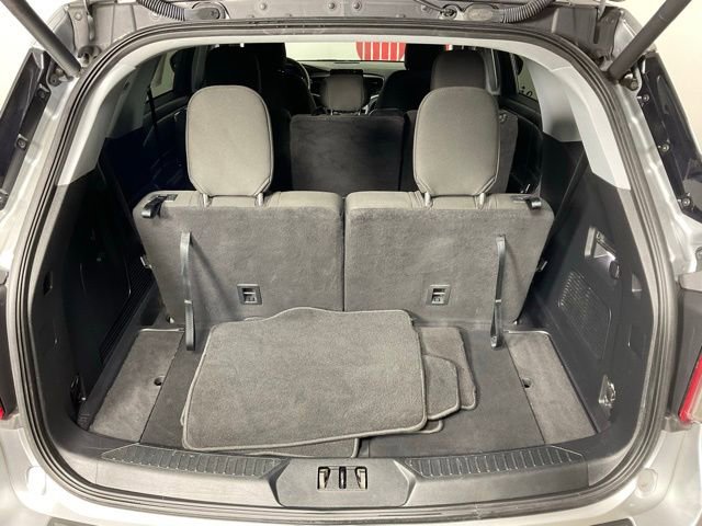 Used 2022 Ford Explorer XLT image 11