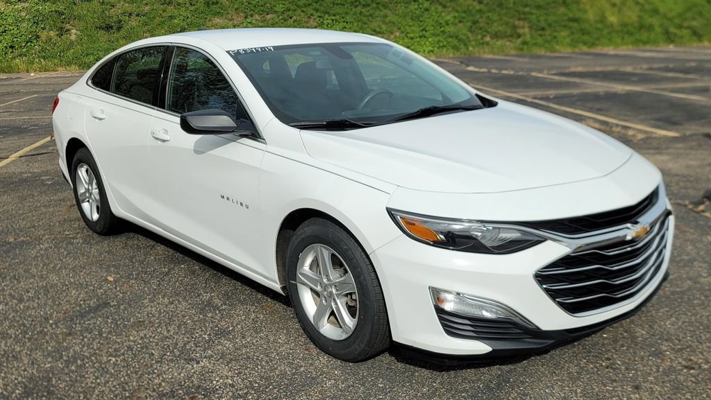 Used 2019 Chevrolet Malibu LS image 2