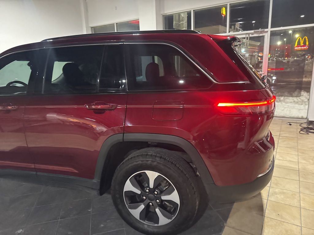 Used 2023 Jeep Grand Cherokee 4WD 4xe image 7