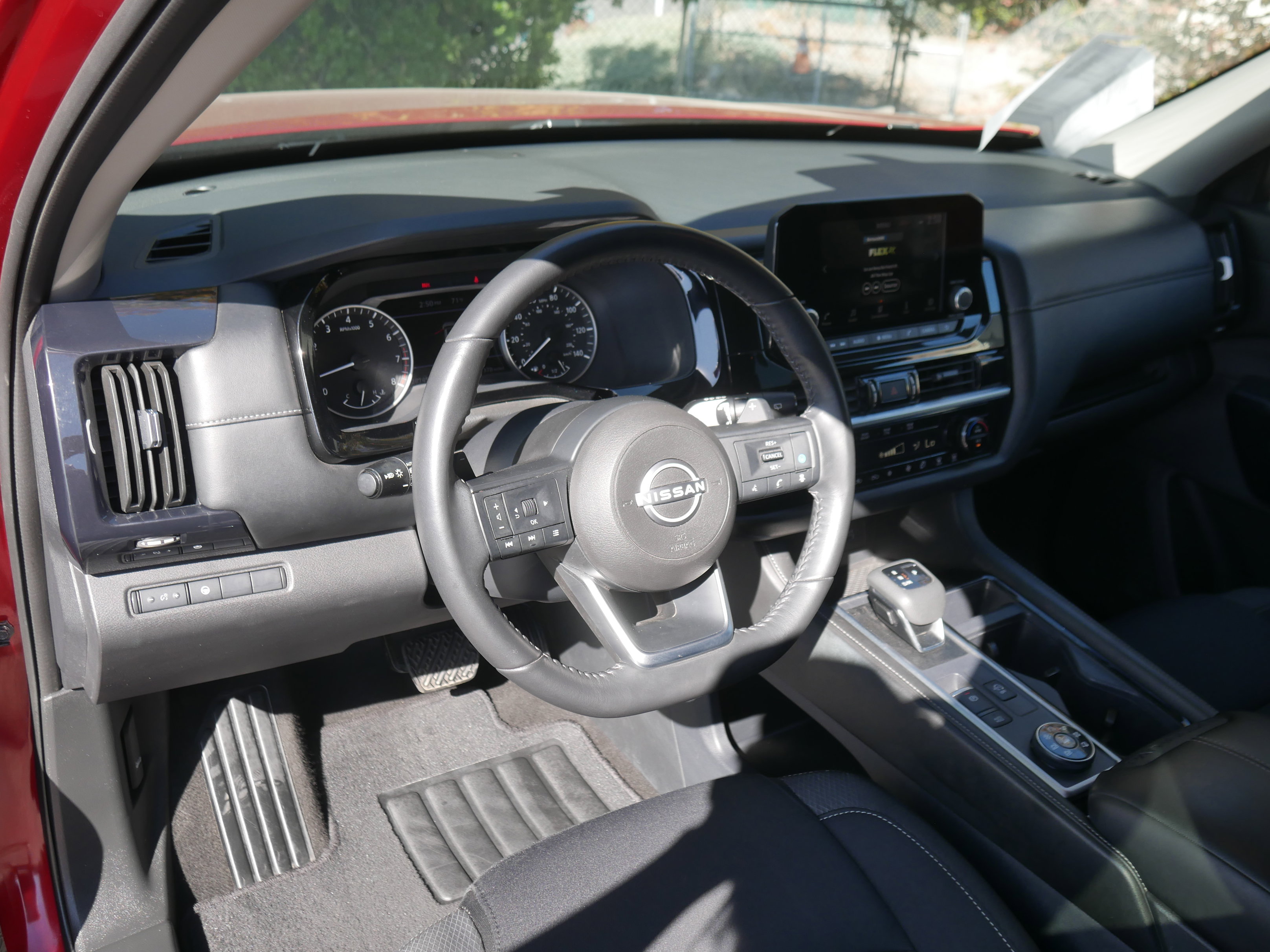 Certified 2024 Nissan Pathfinder SV image 4