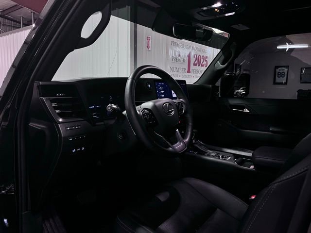 Used 2024 Lexus GX 550 w/ Cold Area Package AWD/4WD image 10