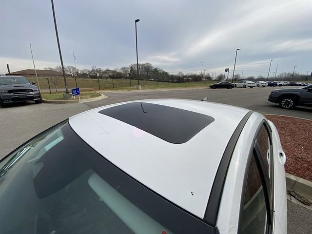 Used 2024 Hyundai Elantra Limited image 3