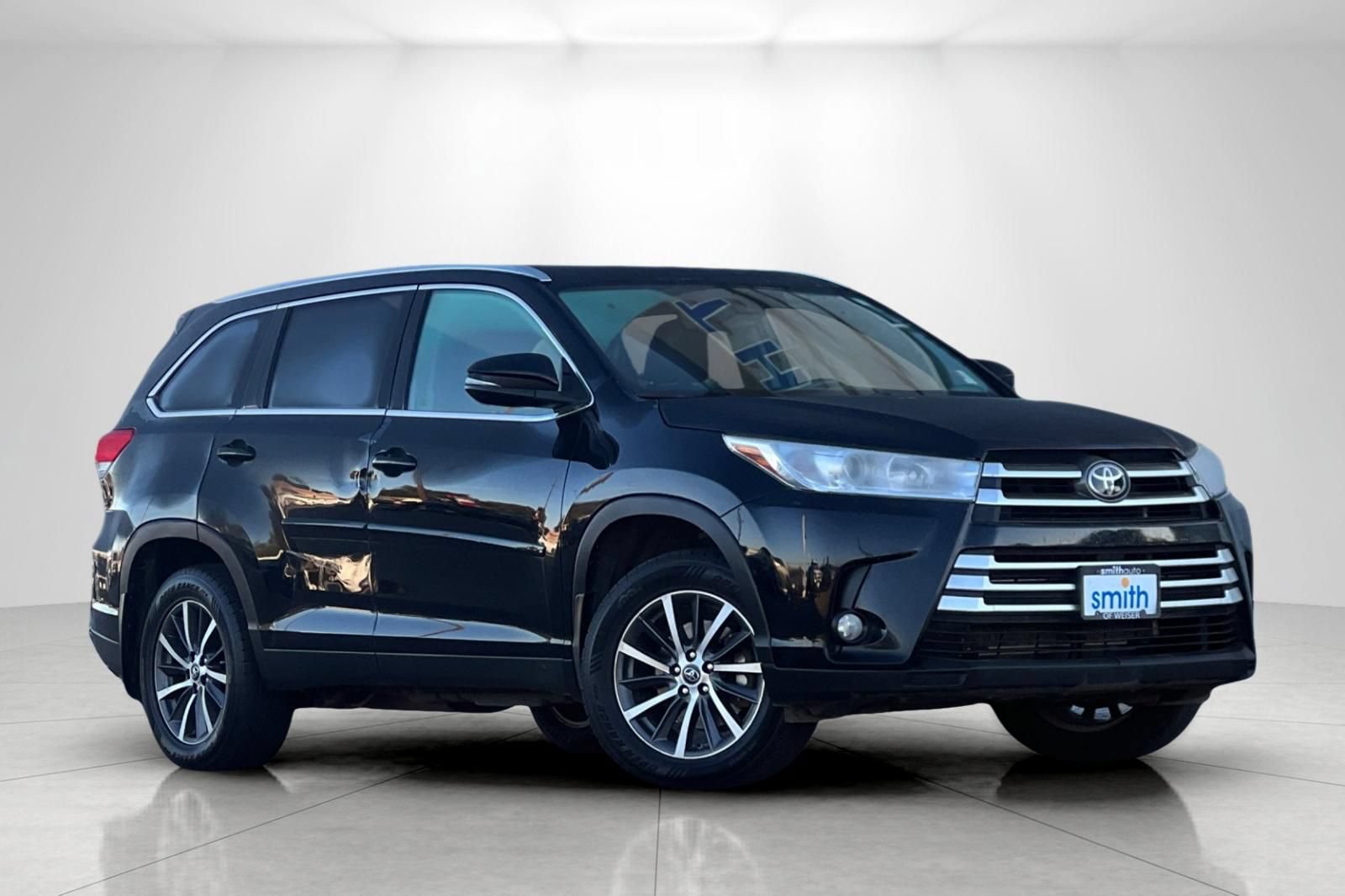 Used 2019 Toyota Highlander XLE AWD/4WD image 2