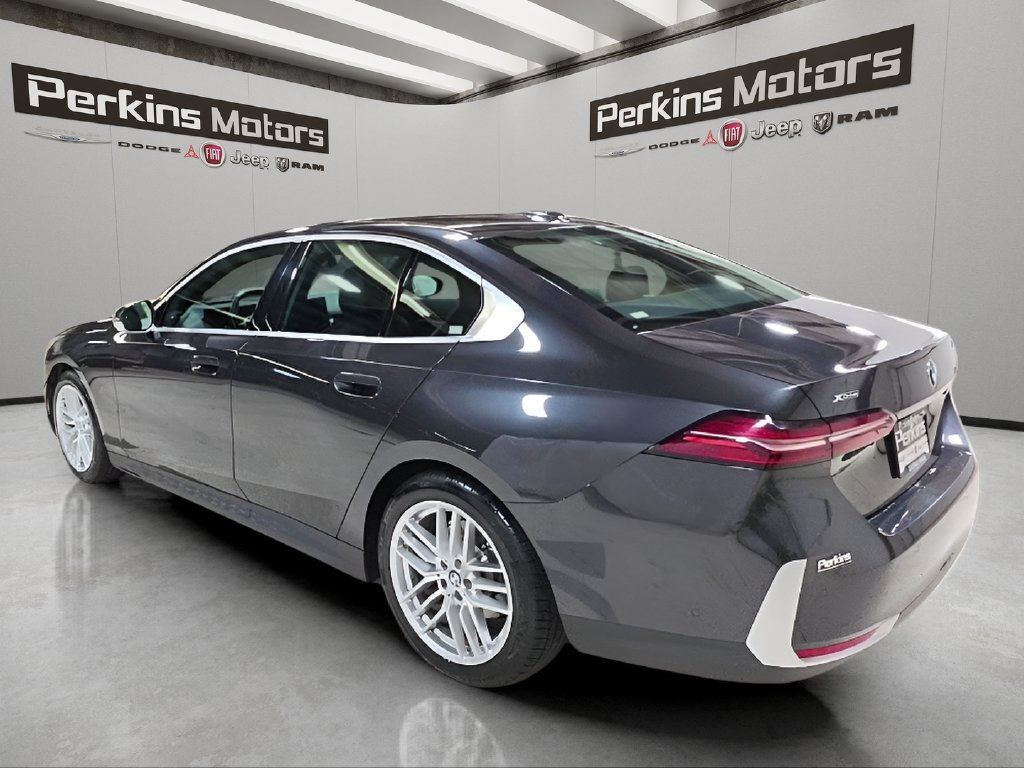 Used 2024 BMW 530i xDrive AWD/4WD image 3